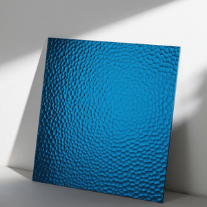 Farbbeschichtetes, gepr&auml;gtes Aluminiumblech mit Orangenhautmuster