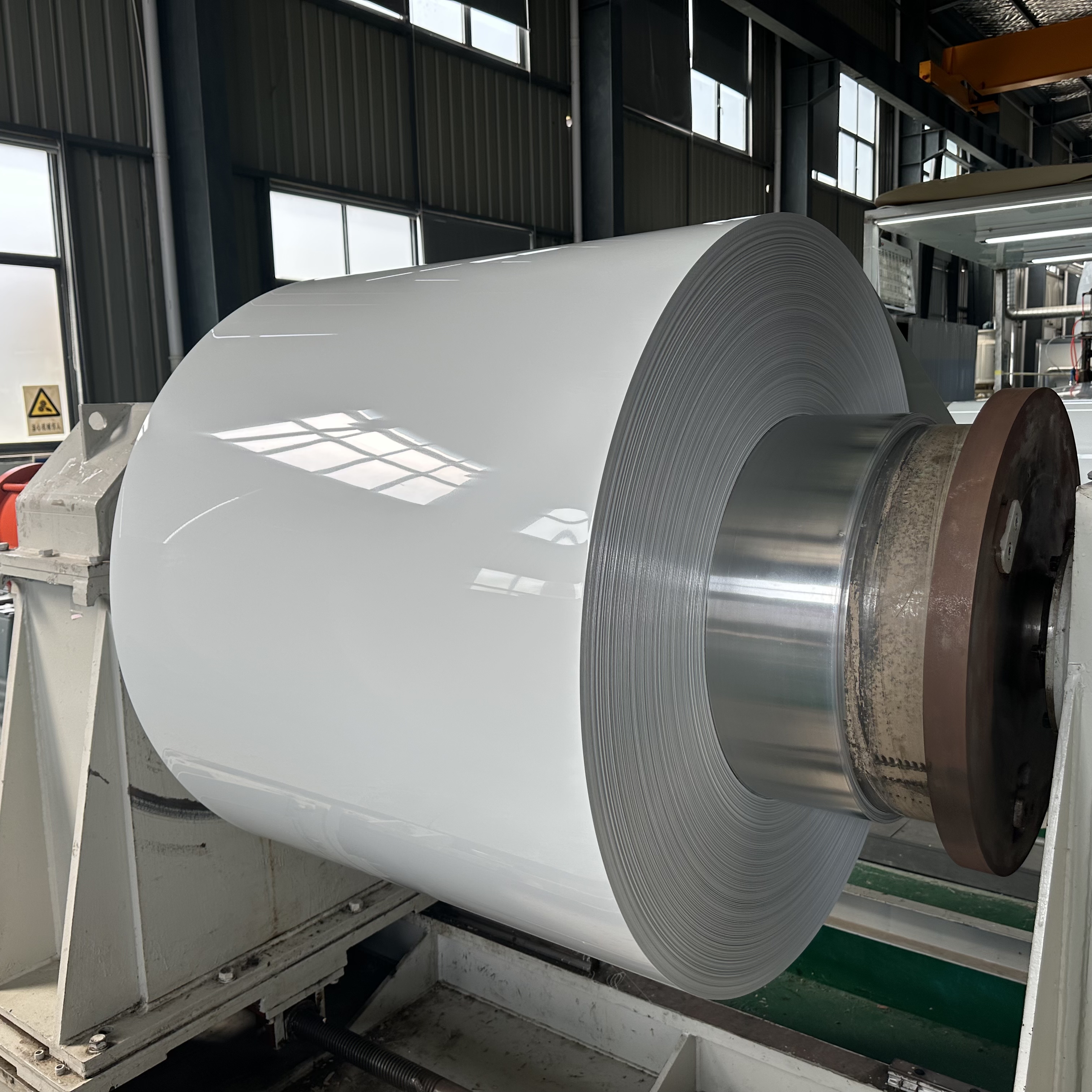 Y&uuml;ksək Parlaq Səth Rəngli Al&uuml;minium Bobin