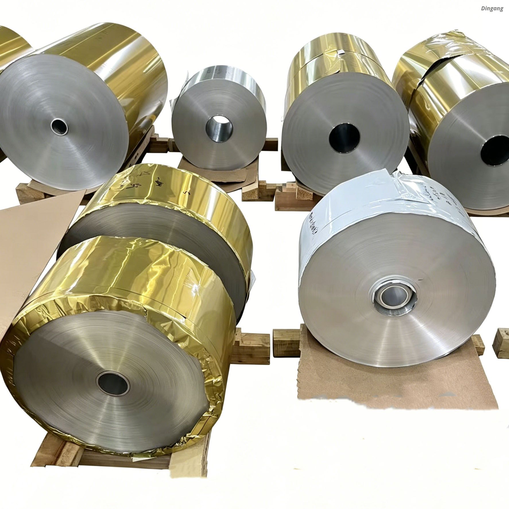 Al&yacute;umin bişirmek tegelek kuboklaryny &ouml;nd&uuml;rmek &uuml;&ccedil;in galyňlygy 0.09-0.14mm Lakly al&yacute;umin folga 8011